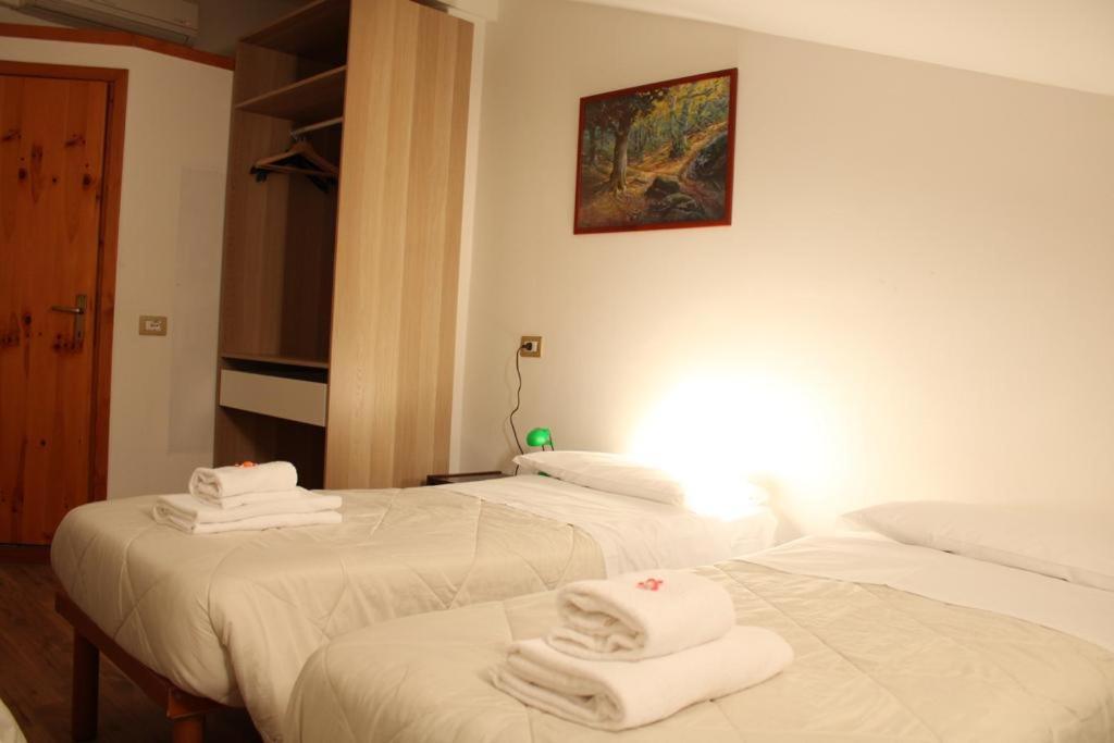 Hotel Al Verde Мандельо дел Ларио Екстериор снимка