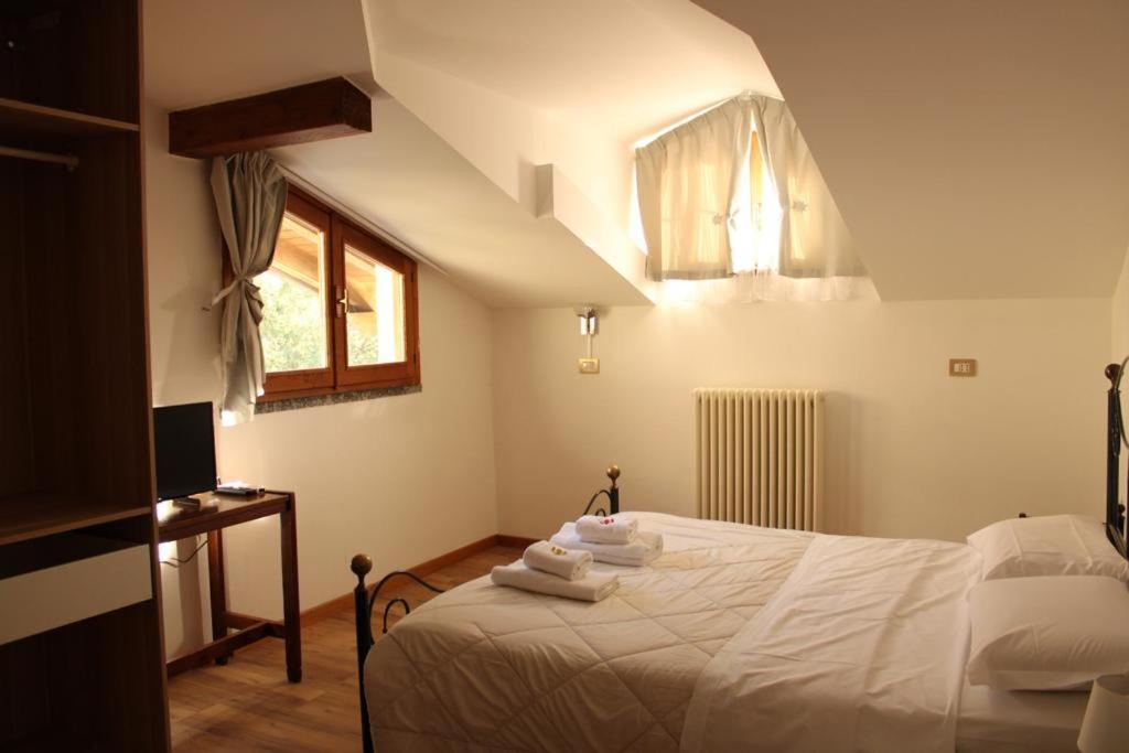 Hotel Al Verde Мандельо дел Ларио Екстериор снимка