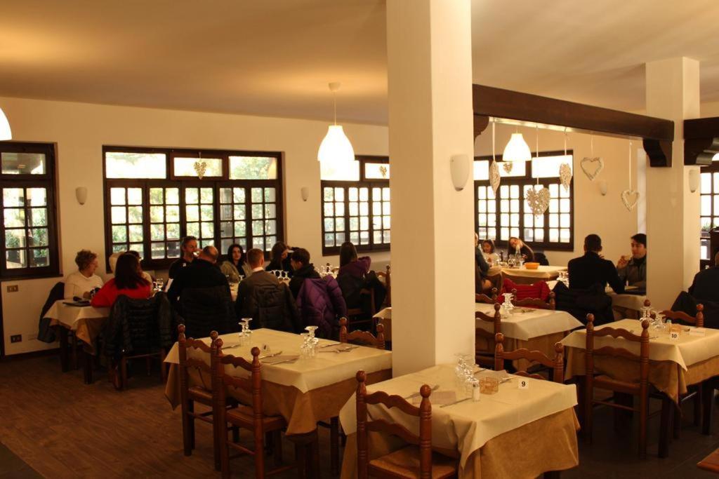 Hotel Al Verde Мандельо дел Ларио Екстериор снимка