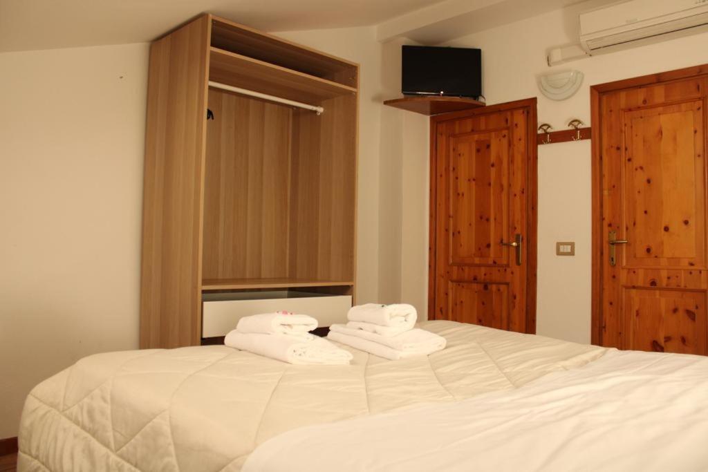 Hotel Al Verde Мандельо дел Ларио Екстериор снимка