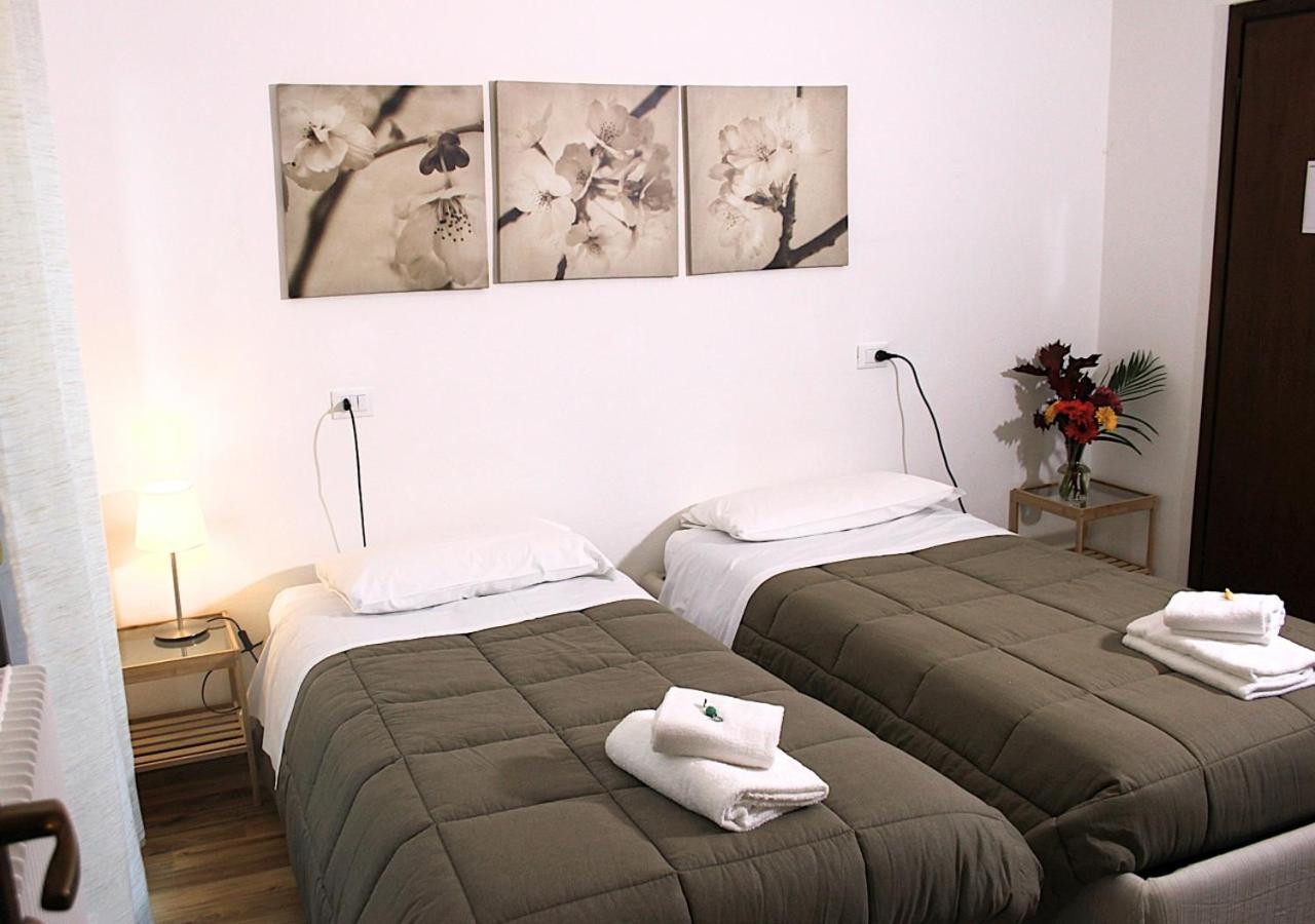 Hotel Al Verde Мандельо дел Ларио Екстериор снимка
